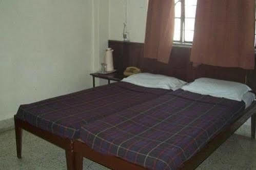 Hotel Meru Pune Exterior photo