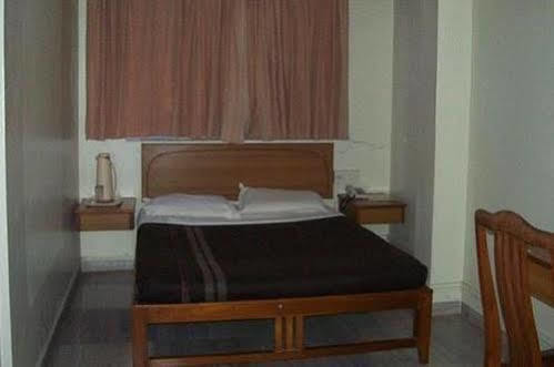 Hotel Meru Pune Exterior photo